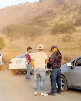  ?? CORTESÍA: SSPH ?? El auto quedó en una superficie a 45 grados de inclinació­n