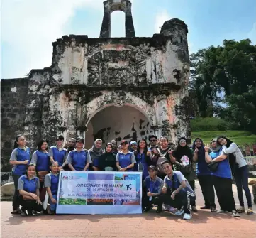  ??  ?? Students visit A Formosa Fort in Melaka.