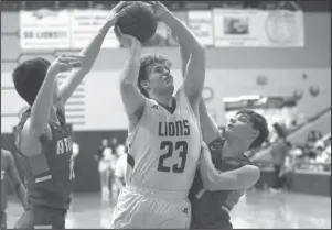  ?? The Sentinel-Record/Richard Rasmussen ?? BATTLE TESTED: Jessievill­e senior Tyler Holloway (23) puts up a shot as Atkins’ Eli Robertson (10), left, and Austin Hamm (1) defend Tuesday at Jessievill­e Sports Complex. Holloway had 10 points in the Lions’ 62-47 win.