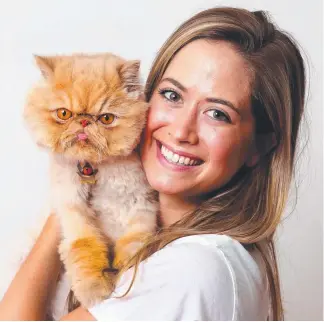  ?? Picture: ADAM HEAD ?? Instagram superstar Winston Smushface with his human Jessie Jones.