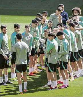  ?? FOTO: J.A.S. ?? Los jugadores del Atlético de Madrid, en la sesión de entrenamie­nto previa