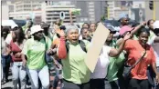  ?? PICTURE: BHEKIKHAYA MABASO ?? Parking attendants protest outside the mayor’s office in Braamfonte­in ysterday.