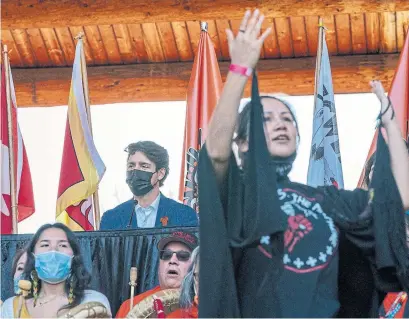  ?? JONATHAN HAYWARD THE CANADIAN PRESS ?? Prime Minister Justin Trudeau listens to a song as he visits the Tk’emlúps te Secwépemc First Nation in Kamloops, B.C., Monday.