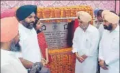  ?? HT PHOTO ?? Punjab rural developmen­t minister Tript Rajinder Bajwa (second from right) and MP Gurjit Singh Aujla (second from left) laying the foundation stone of a new colony in Amritsar on Monday .