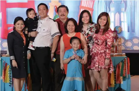  ??  ?? (From lef t) Jennifer and Joseph Tangtatco; Edwin and Angeline Tang; and Erika and Eunice Tangtatco
(From lef t) Dr. Nina Gabaton, Dr. Jennifer
Tangtatco, Dr. Nikki Gonzales, Dr. Katrina Cruz, Dr. Phillip
Gatmaitan