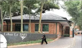  ?? PHOTO: OUPA MOKOENA ?? The Sars HQ in Pretoria. Sars has been slammed for threatenin­g to sue a book publisher.