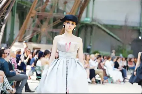  ?? P(VALERIO MEZZANOTTI/THE NEW YORK TIMES ?? A model presents a design from the Chanel Fall Winter 2017 collection in Paris on July 4.