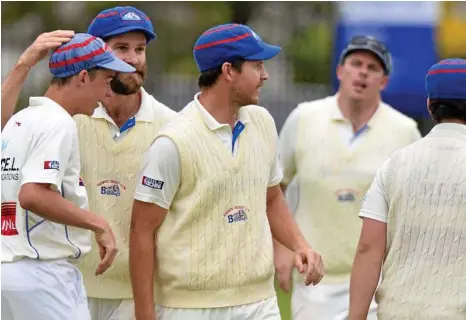  ?? PHOTO: KEVIN FARMER ?? OUT: Highfields Railways celebrate Corey Doith (left) catching a Northern Brothers Diggers player out in their Harding-Madsen Shield game at the weekend at Rockville Oval.