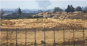  ?? (Amir Cohen/Reuters) ?? SMOKE RISES over Gaza following an explosion yesterday.