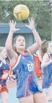  ??  ?? Bunyip’s Georgina Mitchell drives the ball out of defence in a thrilling C grade win over Koo Wee Rup, 25-24. Bunyip now sit fifth.