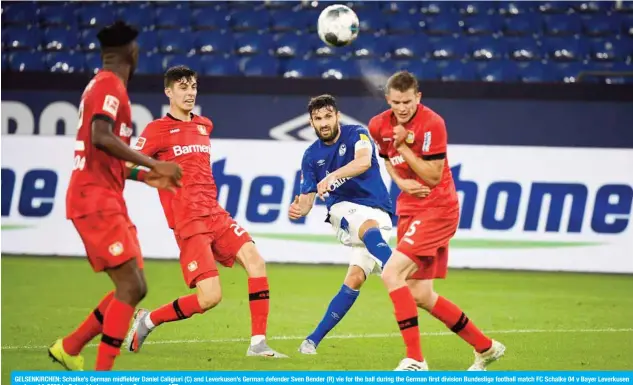  ??  ?? GELSENKIRC­HEN: Schalke’s German midfielder Daniel Caligiuri (C) and Leverkusen’s German defender Sven Bender (R) vie for the ball during the German first division Bundesliga football match FC Schalke 04 v Bayer Leverkusen on June 14, 2020 in Gelsenkirc­hen, western Germany. — AFP