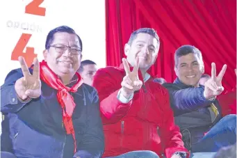  ?? ?? Tadeo Rojas, Pedro Alliana y Santiago Peña, durante la campaña electoral.