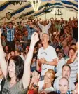  ??  ?? Massen im Bierzelt: Etwa 1500 Zuschau er waren beim Lechfeld Cup dabei.