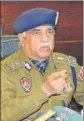  ??  ?? DGP Suresh Arora at a press conference in Chandigarh on Thursday. ANIL DAYAL/HT