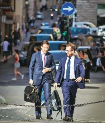  ??  ?? Alfonso Bonafede con il premier e suo ex docente a Firenze, Giuseppe Conte.