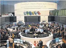 ?? FOTO: ARNE DEDERT/DPA ?? Börsengang der Porsche AG: Wenn nicht gerade ein bekanntes Unternehme­n seinen Börsenstar­t feiert, geht es ziemlich ruhig zu im Handelssaa­l in der Innenstadt.