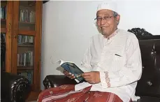  ?? ANWAR BAHAR BASALAMAH/JAWA POS RADAR NGANJUK ?? LUANG: Abdul Wachid Badrus ditemui di kediamanny­a di Desa Katerban Jumat (11/5).