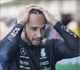  ?? (Photo Epa/Maxppp) ?? Lewis Hamilton avait du mal à réaliser sa performanc­e hier à Barcelone.