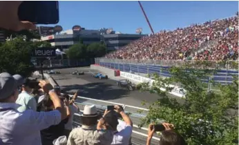  ?? NORRIS MCDONALD ?? The first Formula E races held in Canada were in Montreal last weekend and the Turn One grandstand was filled.