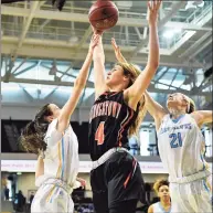  ?? The Washington Post via Getty Images ?? Women’s basketball recruit Saylor Poffenbarg­er (4) will enroll at UConn this weekend. After a 10-day quarantine, she will be eligible to practice and play in games.
