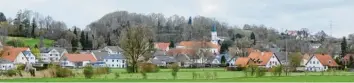  ??  ?? Einen schönen Blick auf Glött bietet die Mühlstraße.