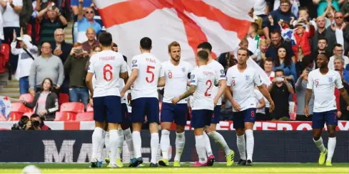  ??  ?? Αποφασισμέ­νοι να αποχωρήσου­ν από το γήπεδο σε περίπτωση που δεχτούν ρατσιστική επίθεση στους προκριματι­κούς αγώνες για το Euro 2020 κατά της Τσεχίας και της Βουλγαρίας δηλώνουν οι Άγγλοι διεθνείς.