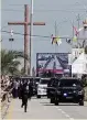  ??  ?? CONVOYPope arrives for mass in Qaraqosh