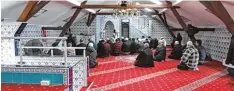  ??  ?? In dem denkmalges­chützten und sanierten Waschhaus der Kammgarnsp­innerei AKS ist heute die Selimiye Moschee untergebra­cht.