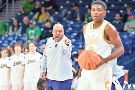  ?? MATT CASHORE/USA TODAY SPORTS ?? Notre Dame head coach Micah Shrewsberr­y signals to his players in the first half against the Wake Forest Demon Deacons at the Purcell Pavilion.