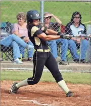  ?? Rome News-Tribune
Jeremy Stewart / ?? Rockmart’s Emily Loveless connects for a hit during the third inning of a Region 7-AA game against Pepperell.