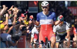  ?? (Photos AFP/EPA) ?? Cocorico ! Arnaud Démare fait briller la France sur le Tour.