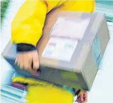  ?? FOTO: DPA ?? Paketboten arbeiten oft in unklaren Verhältnis­sen.