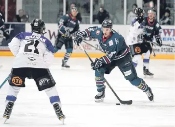  ??  ?? Stars’ Matt White puts pressure on Clan’s Zach Sullivan at Dundee Ice Arena.