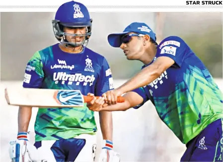  ?? VIJAY SONEJI ?? Watching in
admiration: Karun Nair is all ears to Rajasthan Royals’ mentor Rahul Dravid during a practice session in 2015.