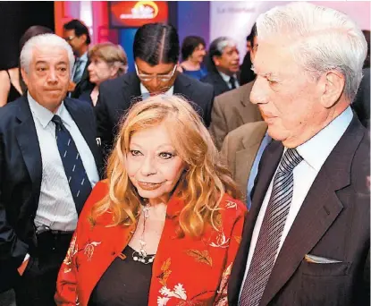  ?? JESÚS QUINTANAR ?? Marie-Jo acompañada por Mario Vargas Llosa.