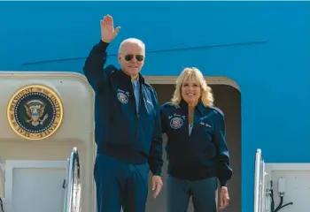  ?? GEMUNU AMARASINGH­E/AP ?? President Joe Biden and first lady Jill Biden prepare to board Air Force One on Saturday.