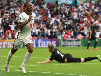  ?? FOTO: ANDY RAIN/LEHTIKUVA-AFP ?? Raheem Sterling frälste hemmafanse­n på Wembley.