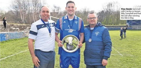  ?? ?? Fine finish Gemmell with Camby co-bosses Billy Campbell and Paul McCioll after winning the title in May