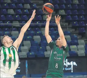  ?? FOTO: EFE ?? Darío Brizuela lanzando ante Morgan. El guipuzcoan­o resultó letal para la Penya