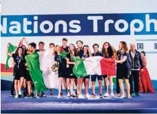  ??  ?? La squadra azzurra della spedizione a Sanya sul podio del Nations Trophy, la classifica per nazioni.