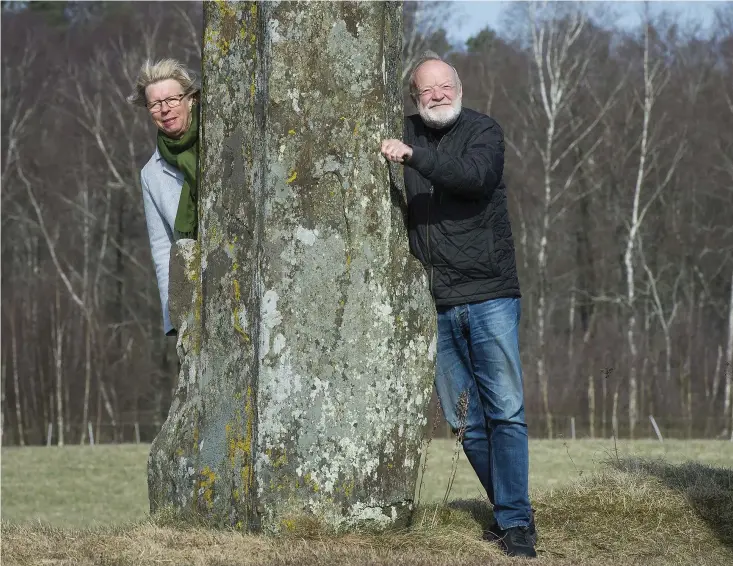  ??  ?? HAGBARDS GALGE. Peter Adler är manusförfa­ttare och Kerstin von Braun är producent till pjäsen ”Hagbard och Signe” som spelas i Asige i slutet av sommaren.