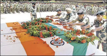  ?? PTI ?? BSF men pay tributes to their four colleagues at a wreathlayi­ng ceremony in Jammu.