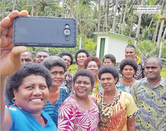  ?? Picture: ELIKI NUKUTABU ?? Gau villagers pose for a group photo.