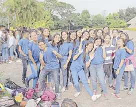  ??  ?? A number of the Philippine High School for the Arts (PHSA) Grade 8 students gather at the National Arts Center in Mount Makiling in Los Banõs, Laguna.