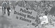  ?? BRANDON DAHLBERG/FOR COMMERCIAL­APPEAL.COM ?? Signs displayed at a rally against the pipeline.