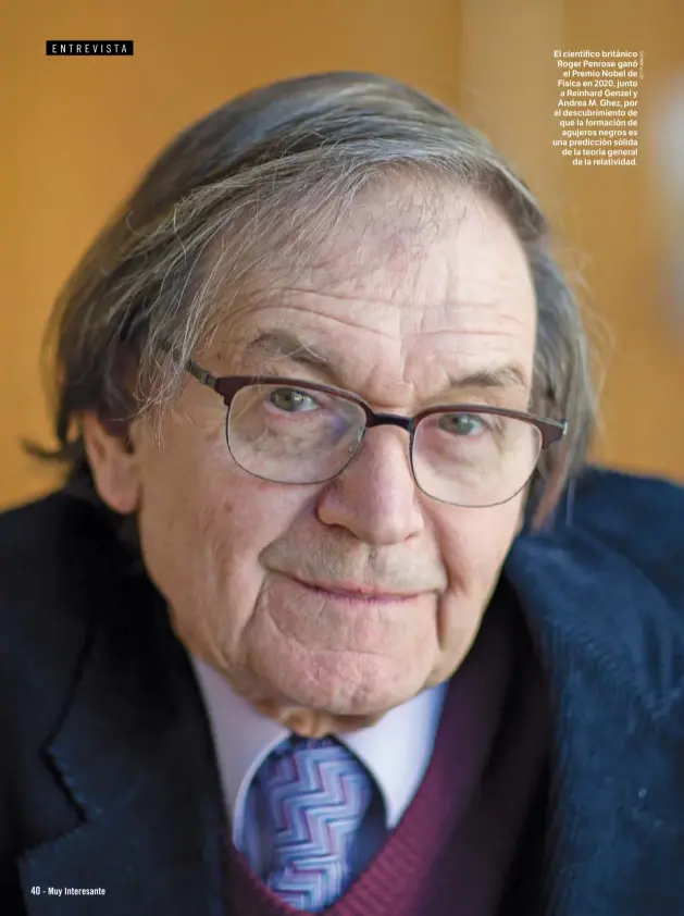  ?? ?? El científico británico Roger Penrose ganó el Premio Nobel de Física en 2020, junto a Reinhard Genzel y Andrea M. Ghez, por el descubrimi­ento de que la formación de agujeros negros es una predicción sólida de la teoría general de la relativida­d.