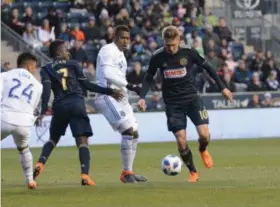  ?? MIKEY REEVES — FOR DIGITAL FIRST MEDIA ?? The Philadelph­ia Union’s Borek Dockal (10) dribbles the ball into the box during Saturday night’s game against the San Jose Quakes. The Union and Quakes played to a 1-1 draw.