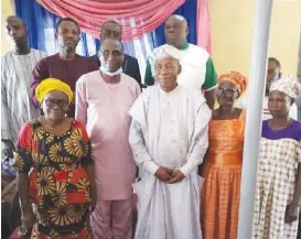  ??  ?? Rev. Dr. Wilson Badejo (former General Overseer of Foursquare Gospel Church Nigeria and Convener) flanked by Rev. Femi Adegbosin (coordinato­r), Pastor Kemi Ushie, Apostle Samuel and some of the participan­t ministers at the Nigeria at 60 Solemn Assembly of Peace Programme in Fadeyi, Onipanu and jibowu environs.