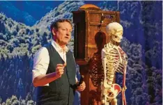  ?? Foto: Siegfried Kerpf ?? Eckart von Hirschhaus­en gastierte im Kongress am Park mit seinem aktuellen Pro‰ gramm „Endlich“.