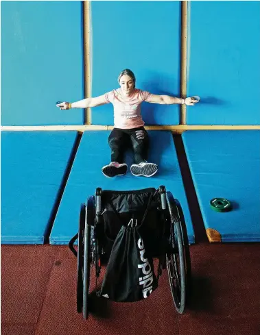  ?? FOTO: SASCHA FROMM ?? Kristina Vogel beim Reha-training im Bundesleis­tungszentr­um in Kienbaum